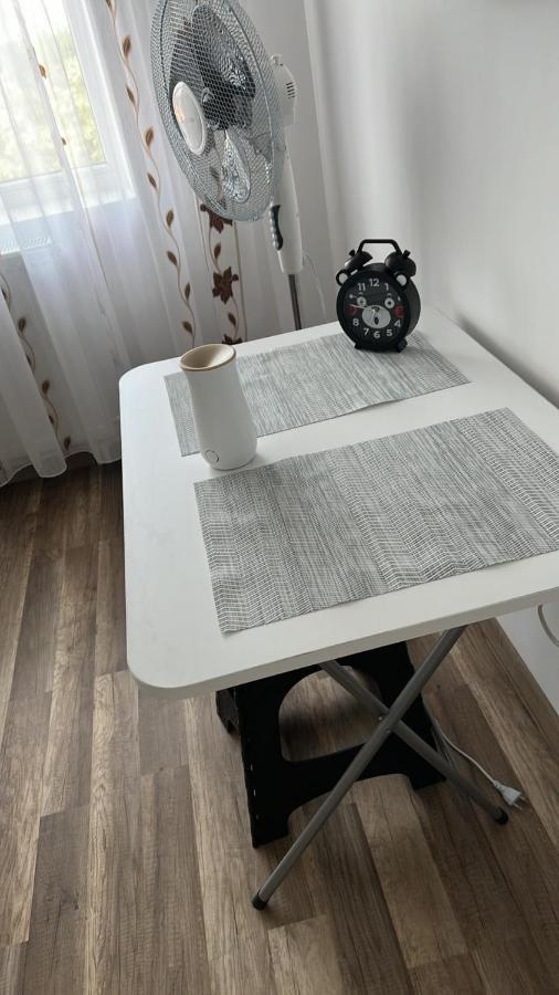 Apartament Cu 2 Dormitoare - Madalina Corabia ภายนอก รูปภาพ