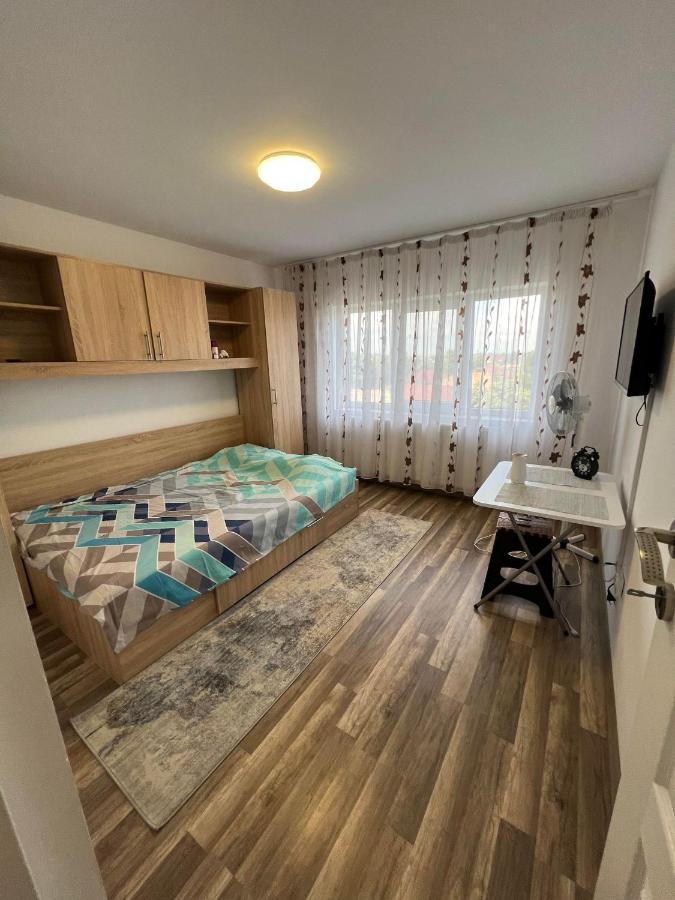 Apartament Cu 2 Dormitoare - Madalina Corabia ภายนอก รูปภาพ